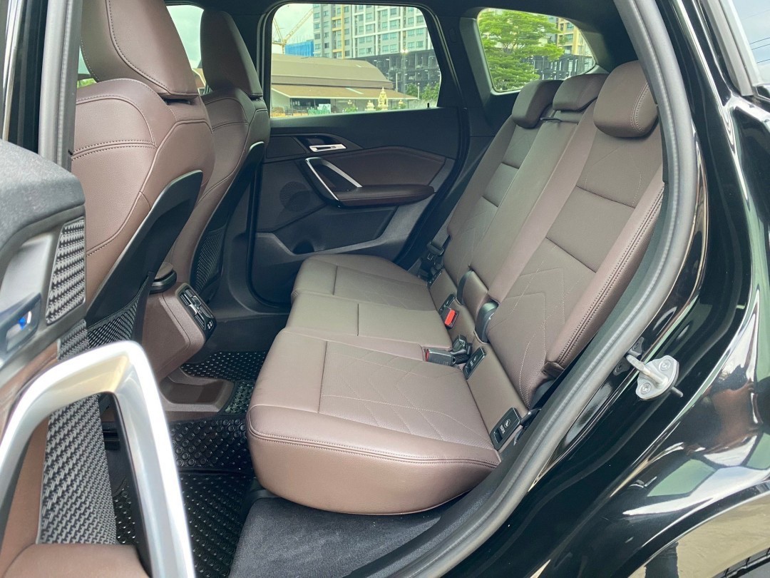 2023 BMW X1 U11 สีดำ (รูปที่ 3)