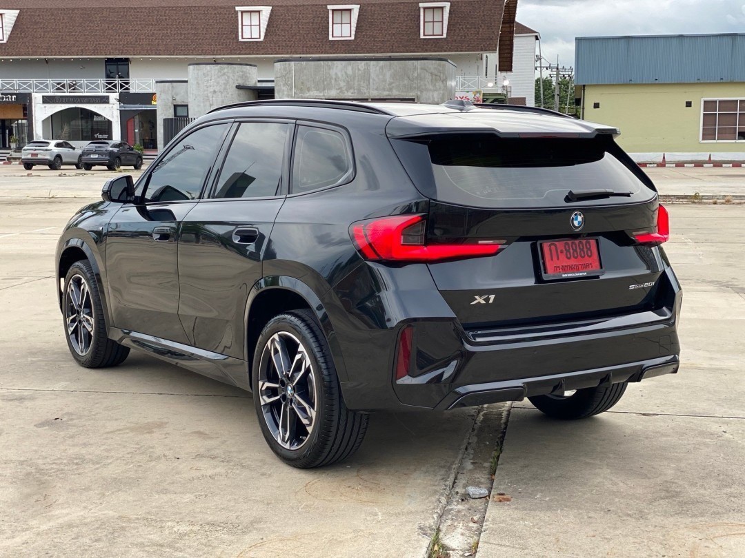 2023 BMW X1 U11 สีดำ (รูปที่ 7)