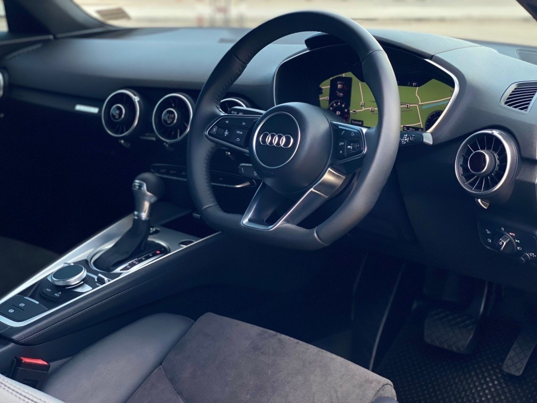 2021 Audi TT สีขาว (รูปที่ 2)