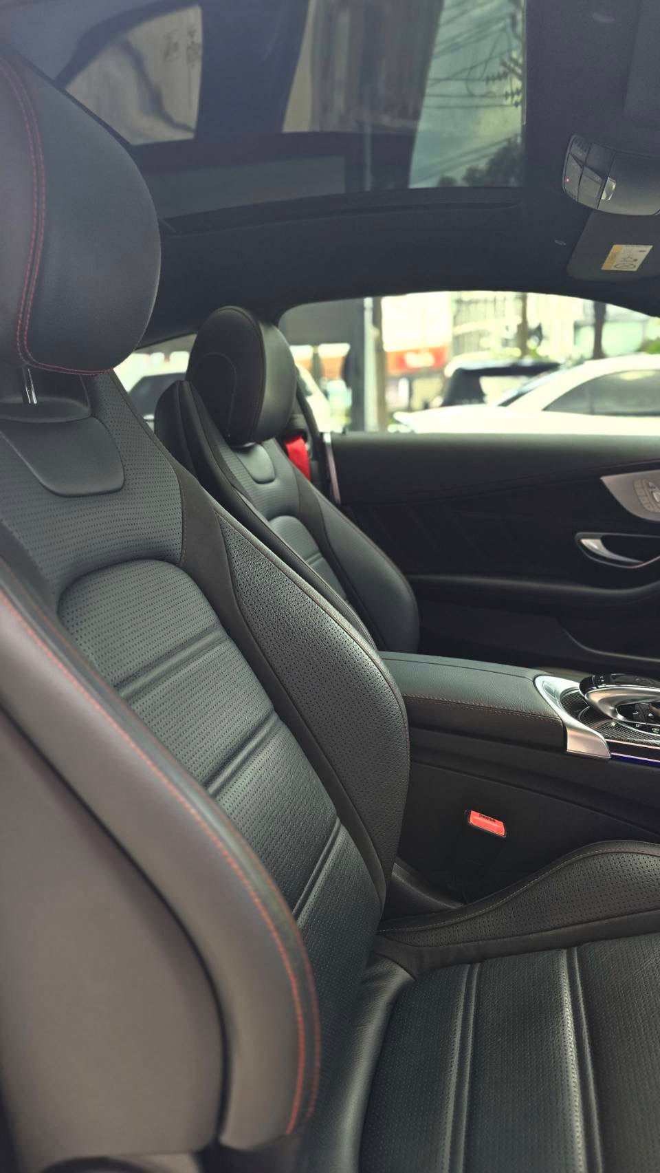 2020 Mercedes-Benz C-Class Coupe C43 AMG สีขาว (รูปที่ 4)