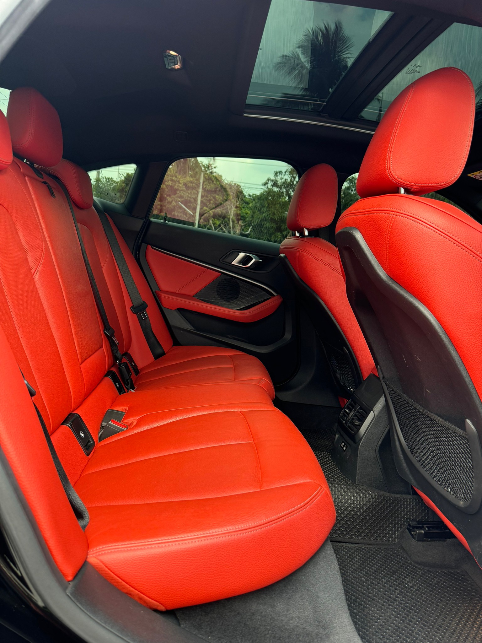 2021 BMW 220i Grand Coupe M SPORT สีดำ (รูปที่ 6)