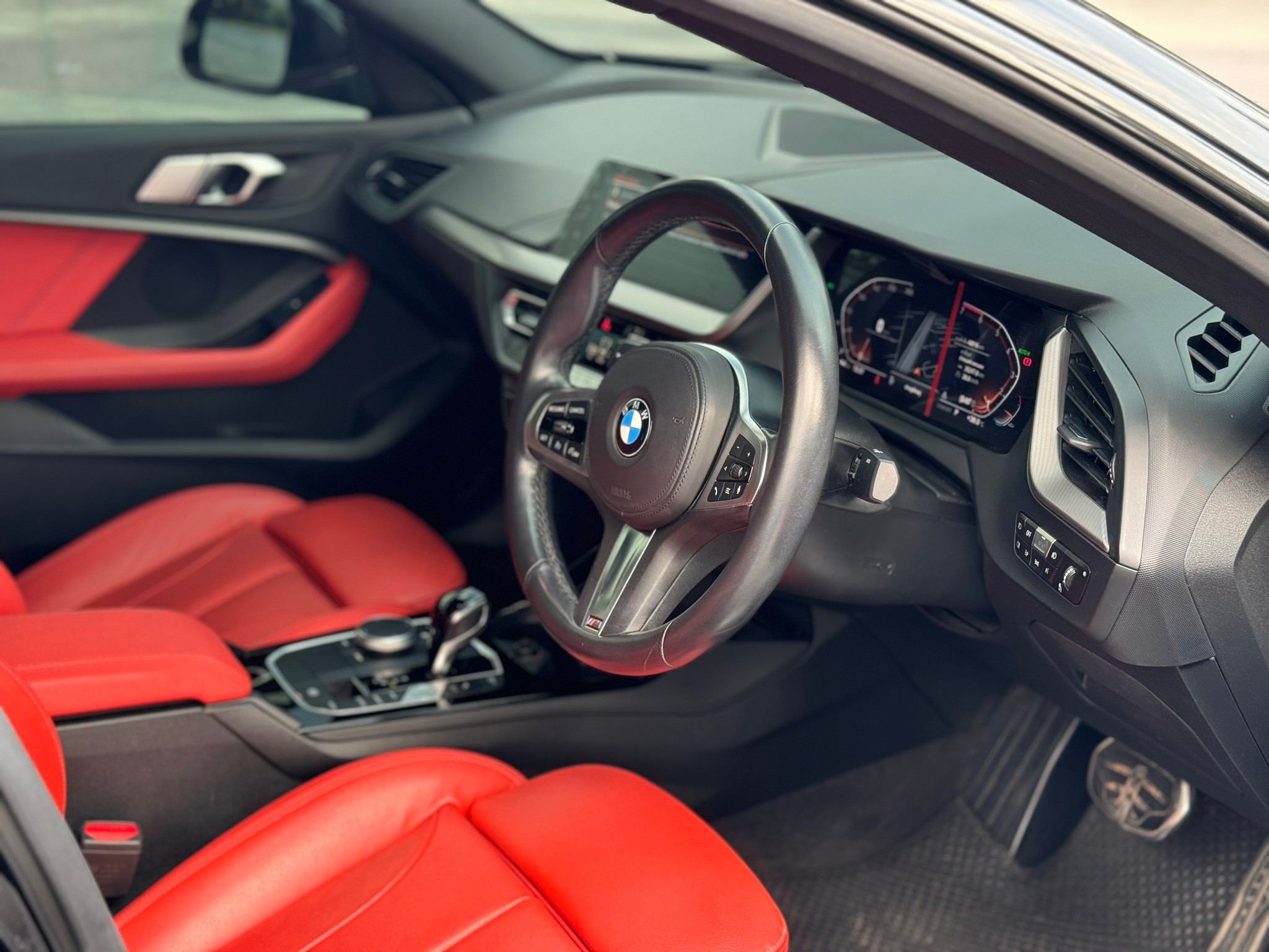 2021 BMW 220i Grand Coupe M SPORT สีดำ (รูปที่ 3)