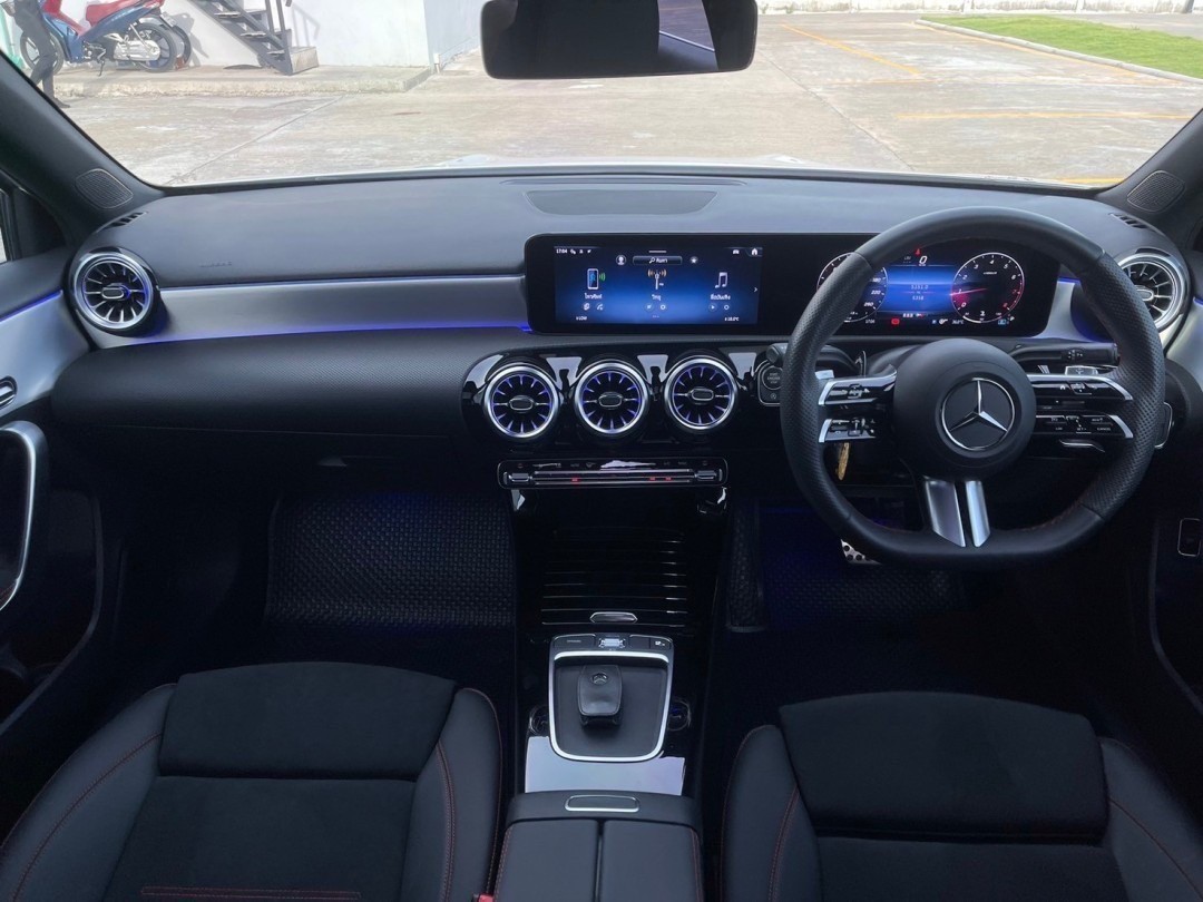 2024 Mercedes-Benz A-Class A 200 AMG สีขาว (รูปที่ 4)