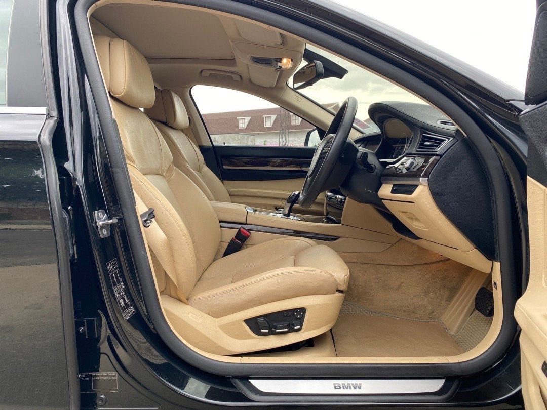 2011 BMW 730Li (F02) สีดำ (รูปที่ 6)