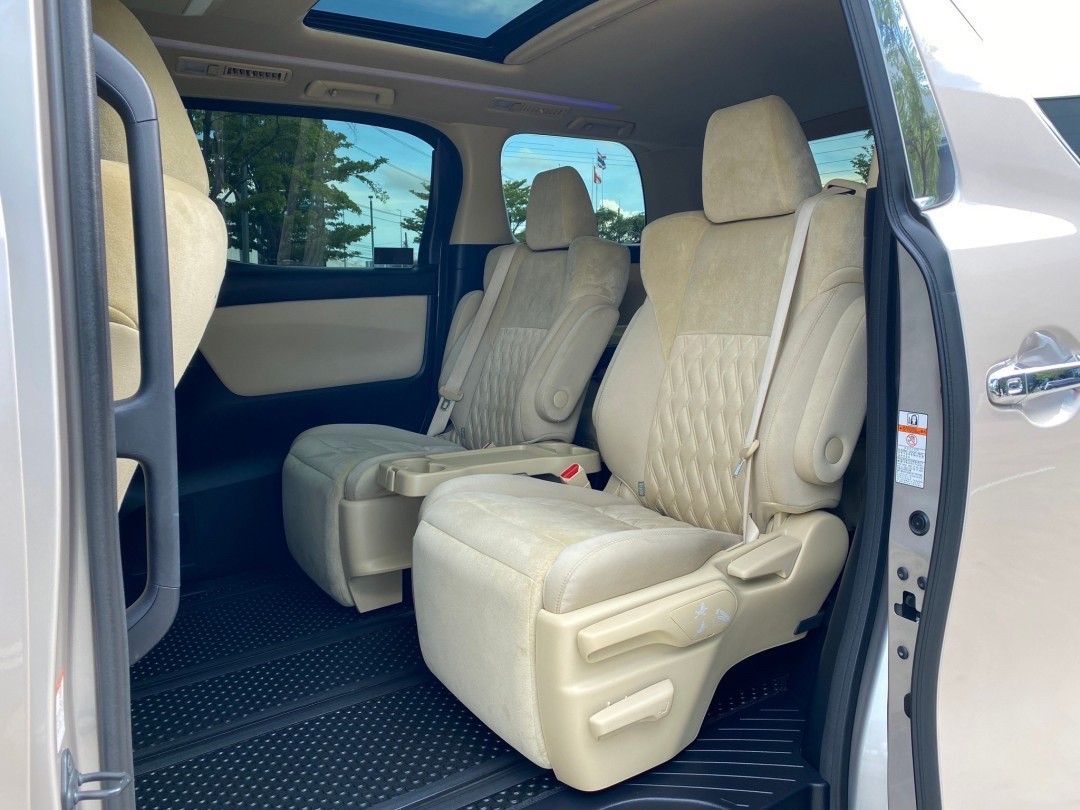 2019 Toyota Vellfire สีทอง (รูปที่ 4)