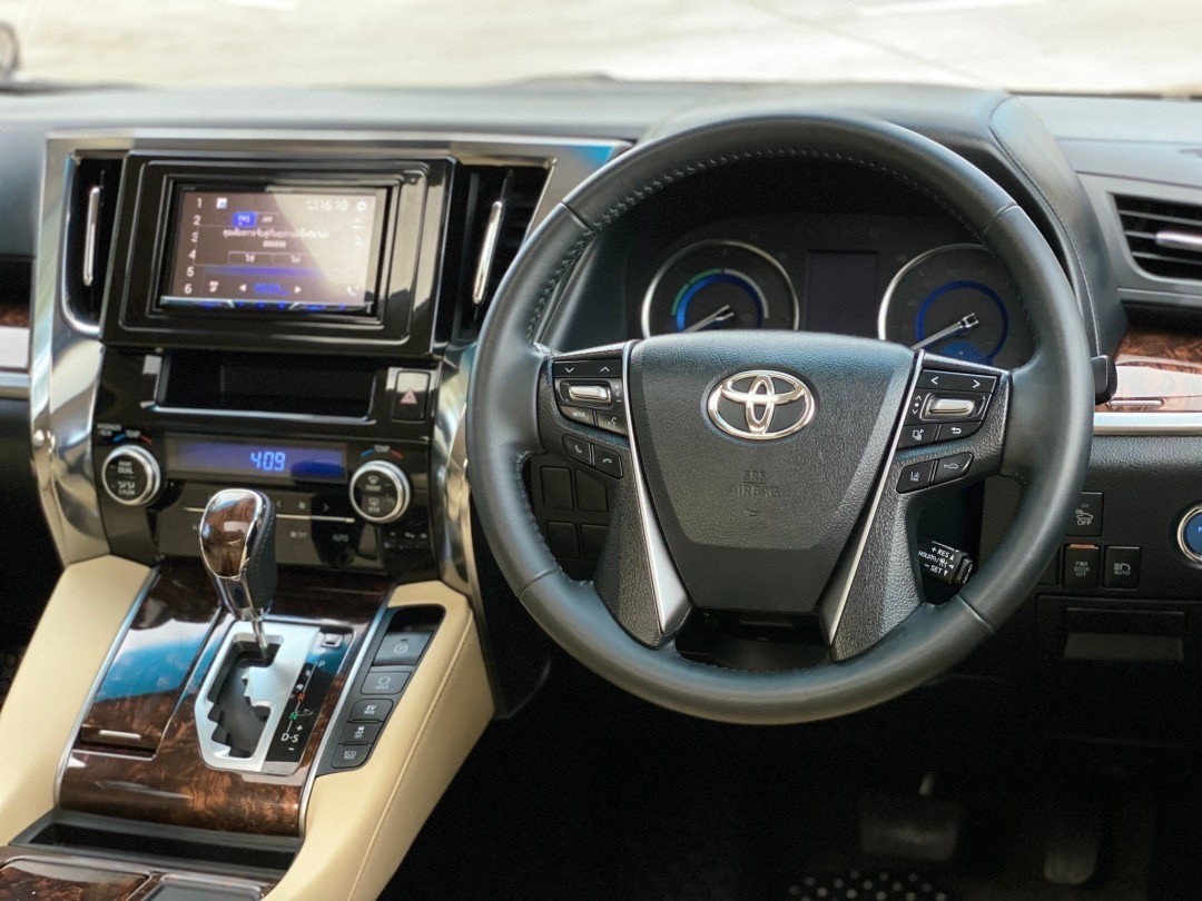 2019 Toyota Vellfire สีทอง (รูปที่ 2)