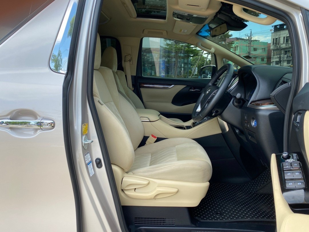 2019 Toyota Vellfire สีทอง (รูปที่ 5)