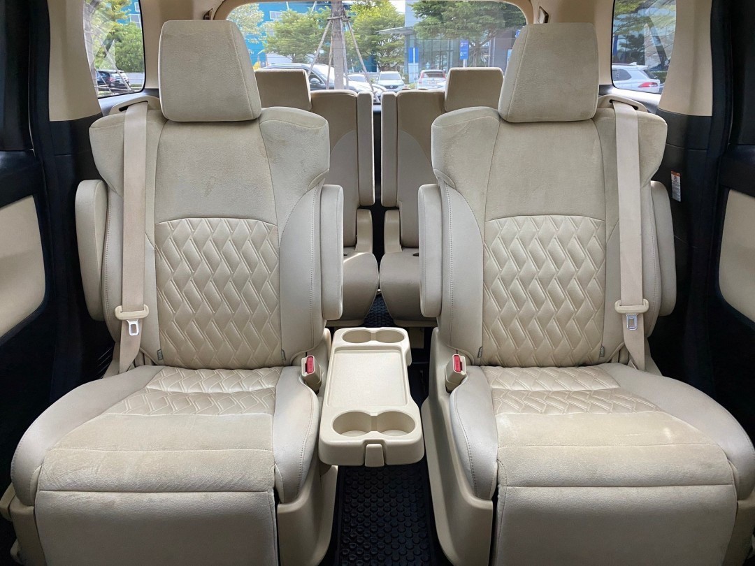 2019 Toyota Vellfire สีทอง (รูปที่ 3)