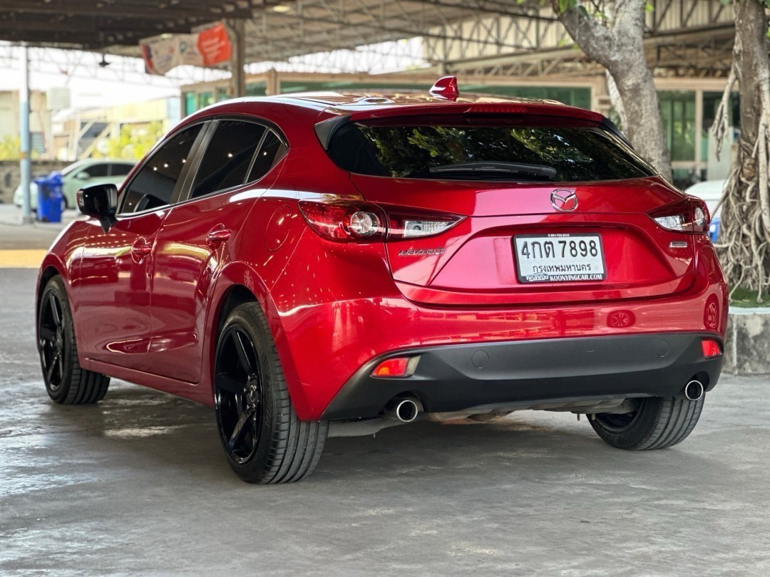 2015 Mazda 3 Fastback สีแดง (รูปที่ 7)