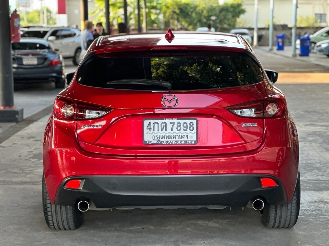 2015 Mazda 3 Fastback สีแดง (รูปที่ 9)