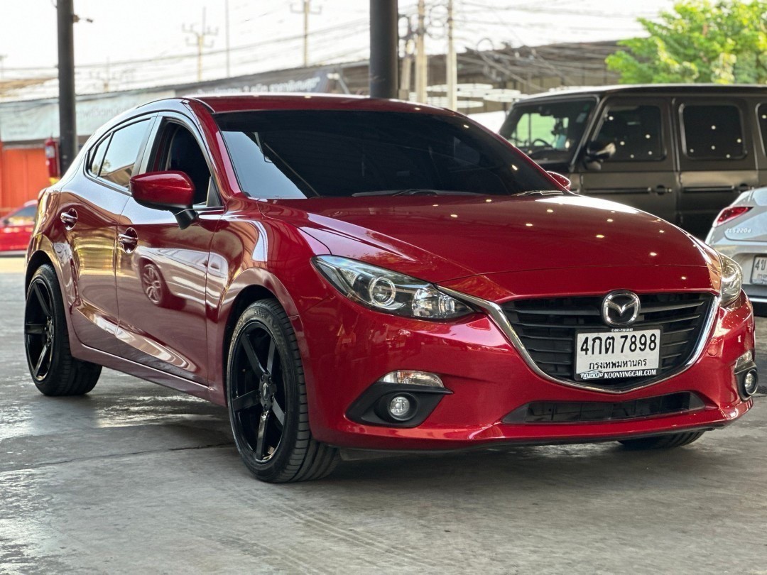 2015 Mazda 3 Fastback สีแดง (รูปที่ 11)