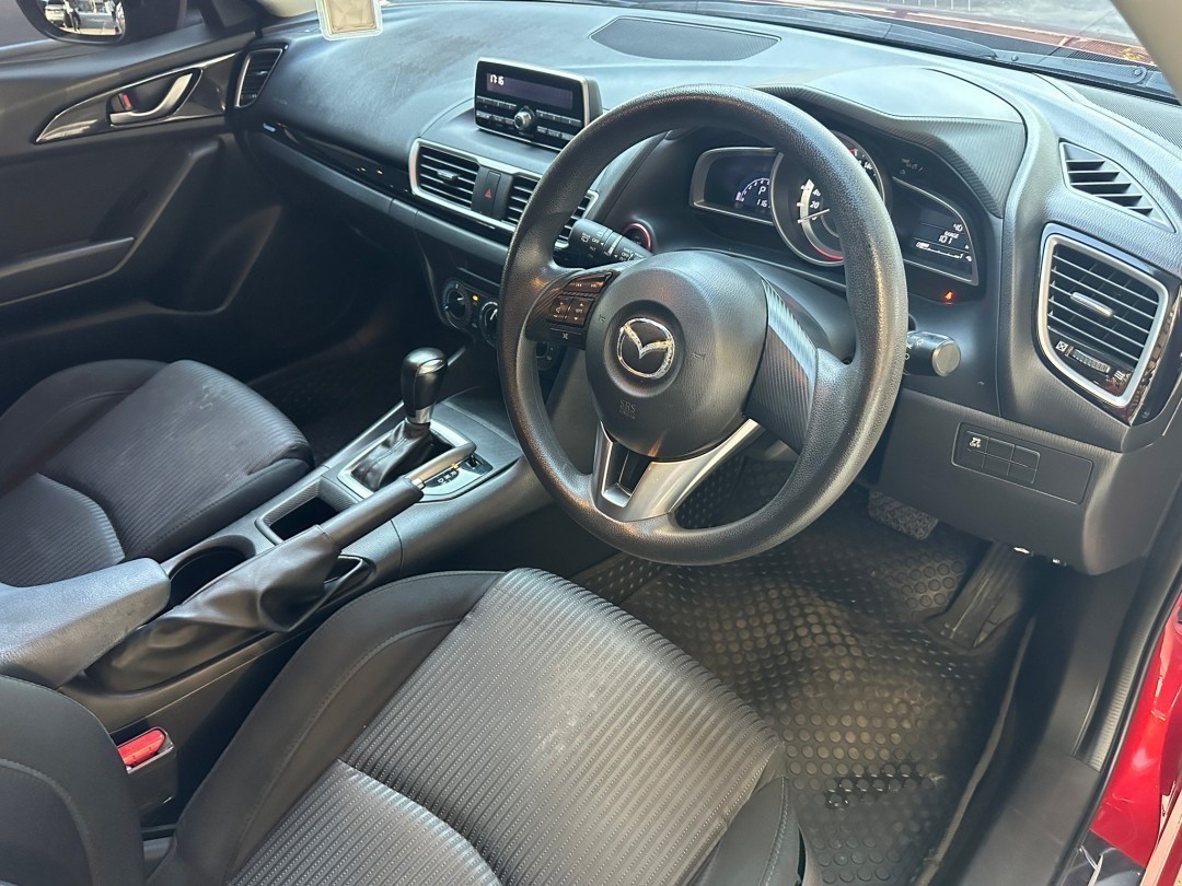 2015 Mazda 3 Fastback สีแดง (รูปที่ 3)