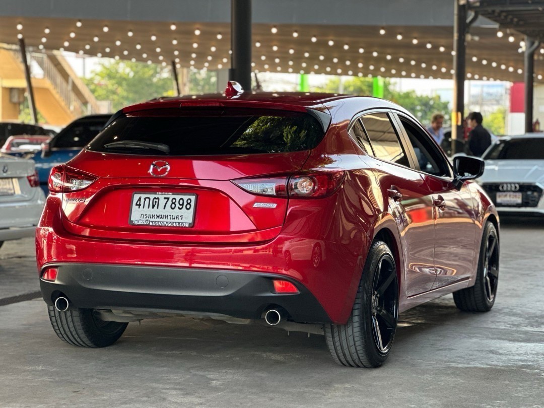 2015 Mazda 3 Fastback สีแดง (รูปที่ 10)