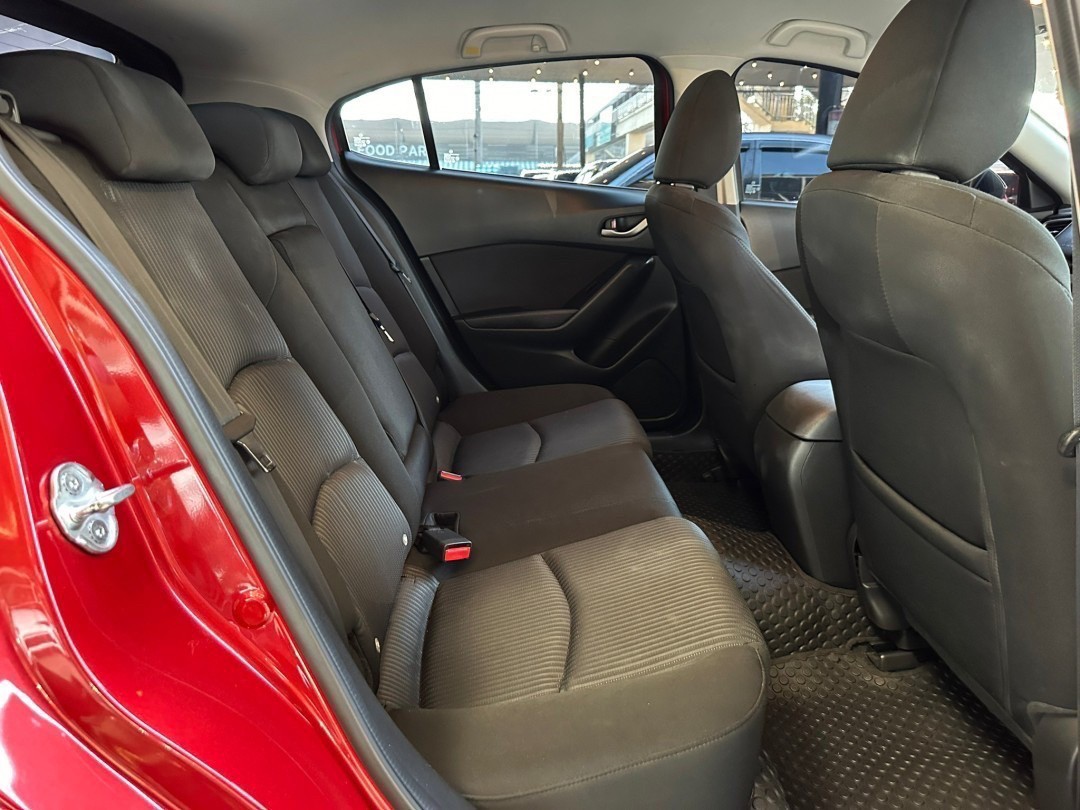 2015 Mazda 3 Fastback สีแดง (รูปที่ 2)