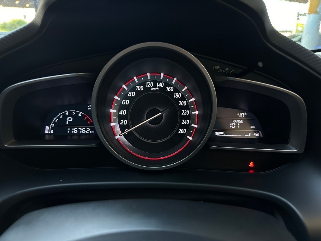 2015 Mazda 3 Fastback สีแดง (รูปที่ 6)