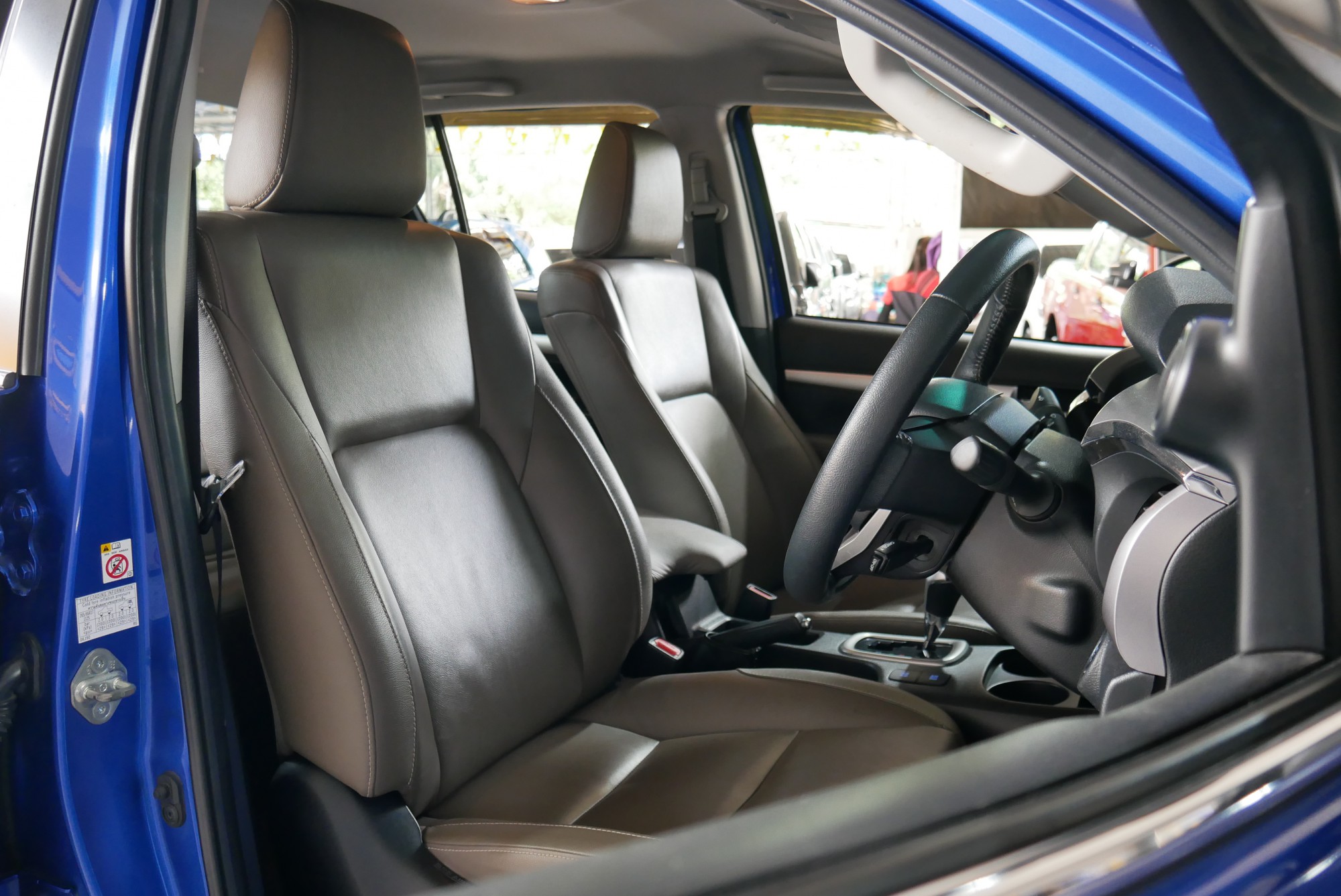 TOYOTA REVO DOUBLECAB 2.8 G 4X4 ปี 2015 สีน้ำเงิน (รูปที่ 11)