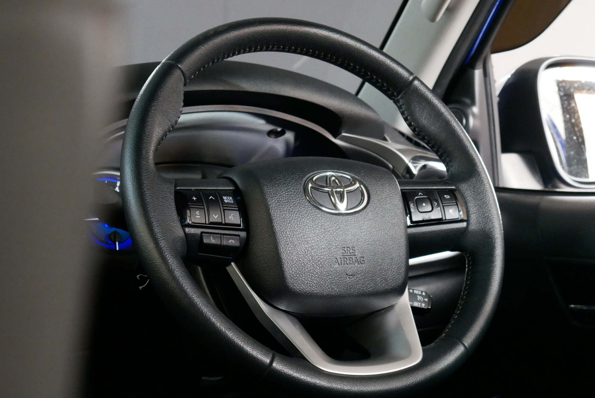 TOYOTA REVO DOUBLECAB 2.8 G 4X4 ปี 2015 สีน้ำเงิน (รูปที่ 9)