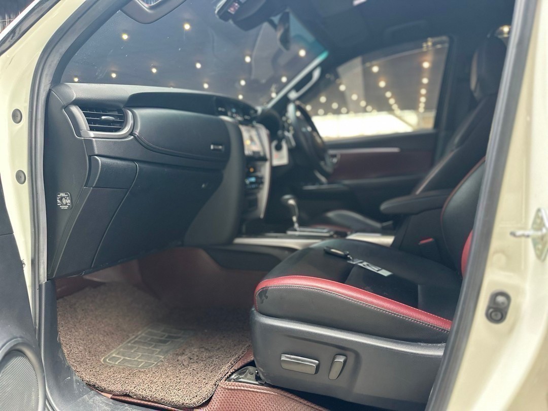 2021 Toyota Fortuner สีขาว (รูปที่ 7)