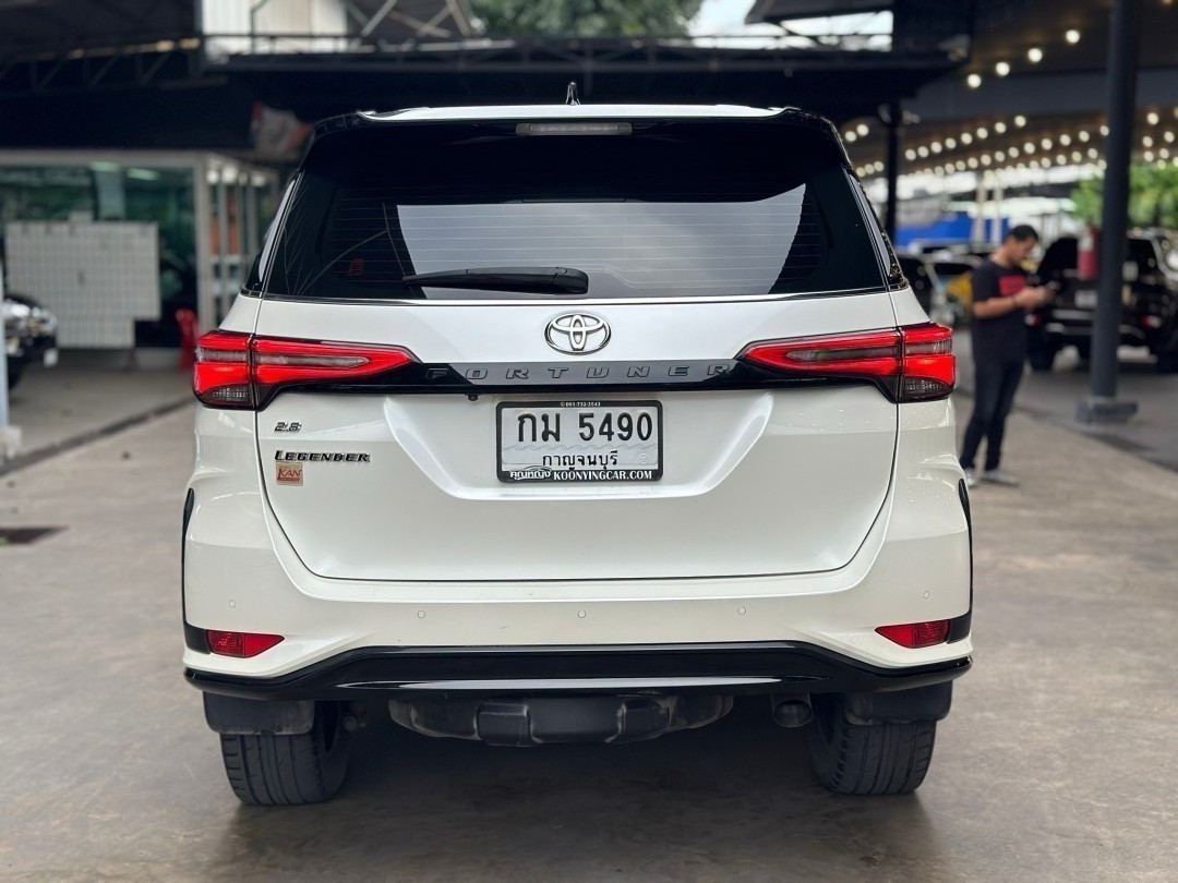 2021 Toyota Fortuner สีขาว (รูปที่ 9)