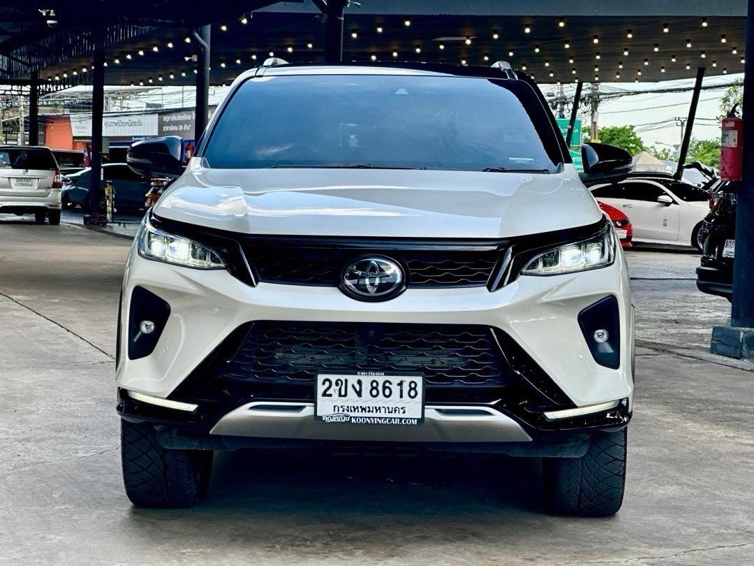 2021 Toyota Fortuner สีขาว (รูปที่ 9)