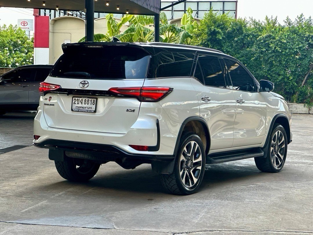 2021 Toyota Fortuner สีขาว (รูปที่ 7)