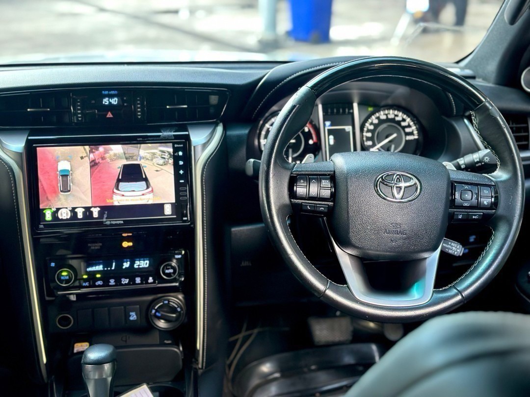 2021 Toyota Fortuner สีขาว (รูปที่ 3)