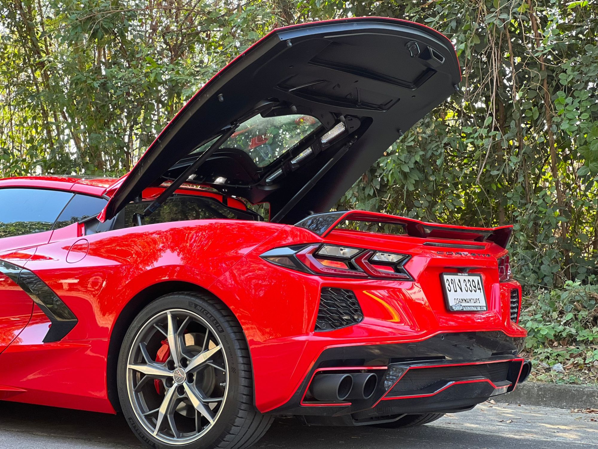 2022 Chevrolet Stingray C8 Convert 3LT สีแดง (รูปที่ 2)