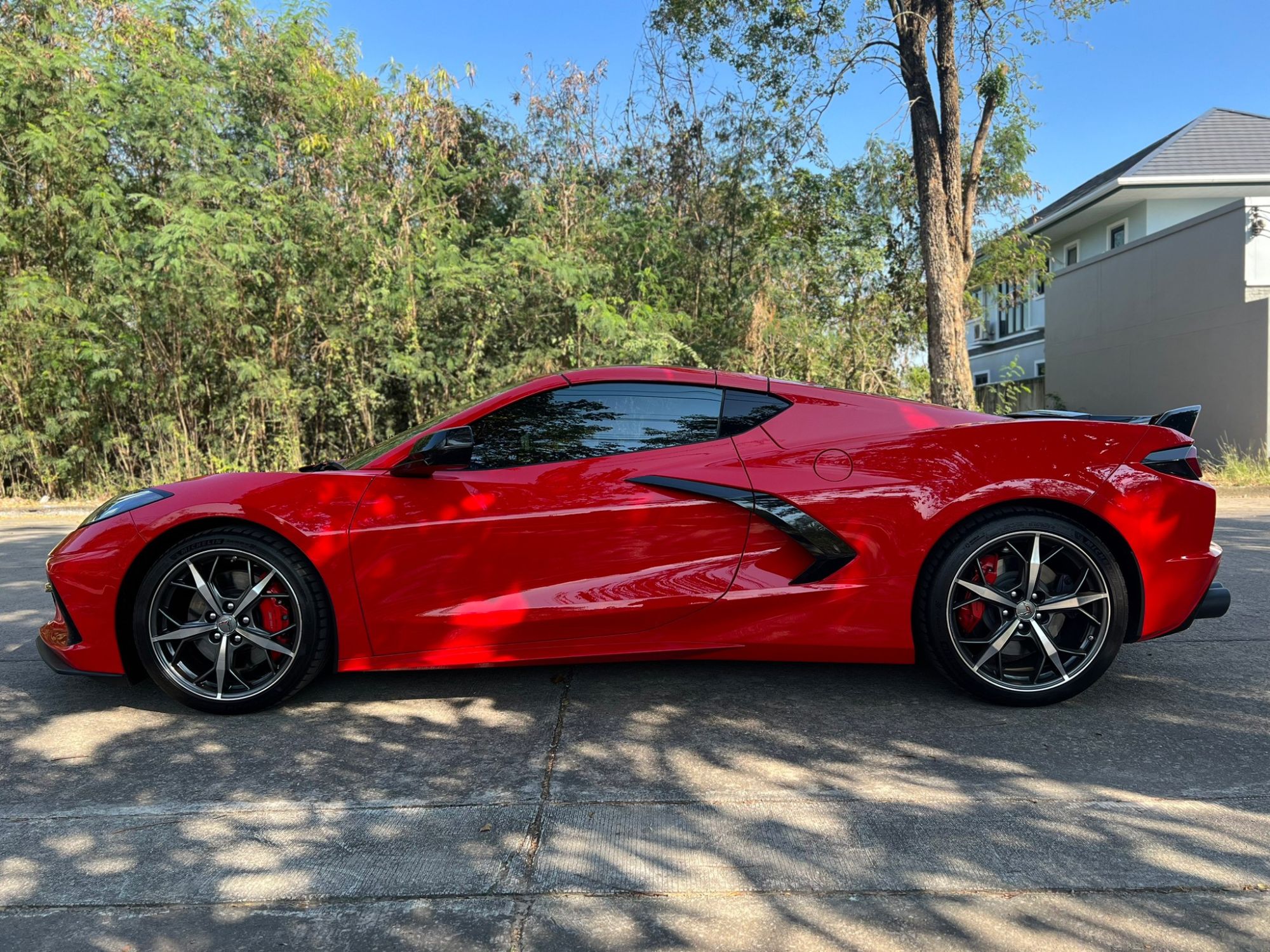2022 Chevrolet Stingray C8 Convert 3LT สีแดง (รูปที่ 9)