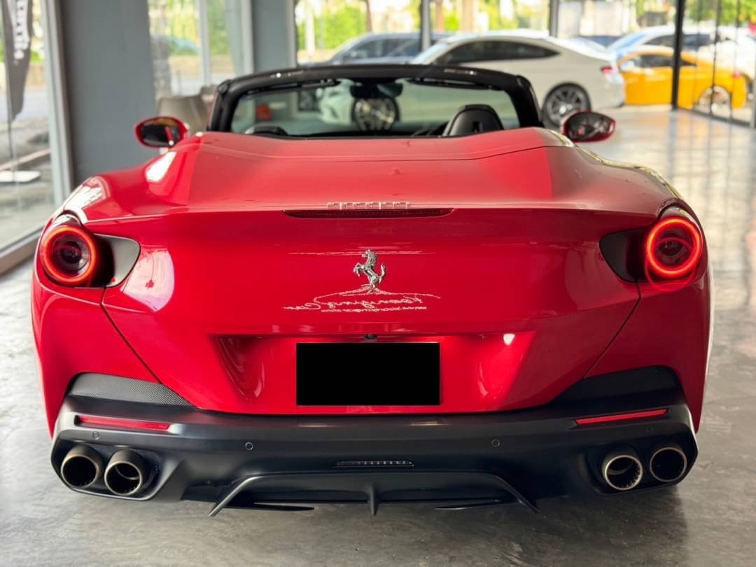 2019 Ferrari Portofino สีแดง (รูปที่ 8)