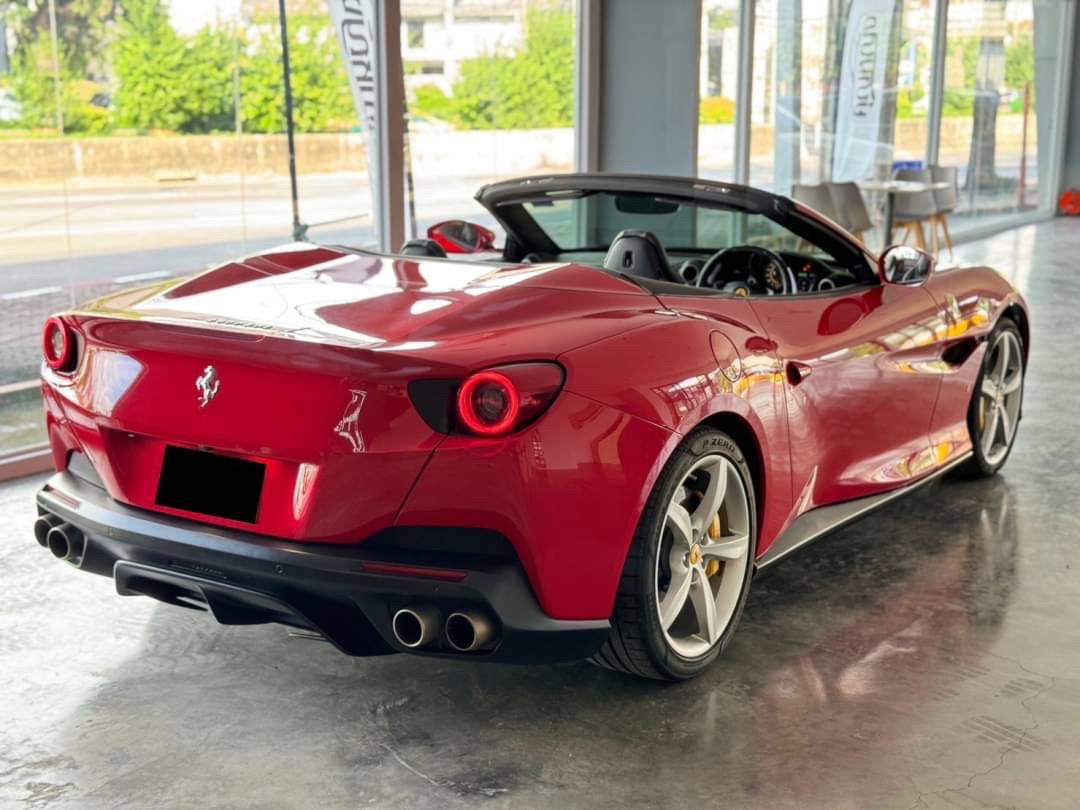 2019 Ferrari Portofino สีแดง (รูปที่ 9)