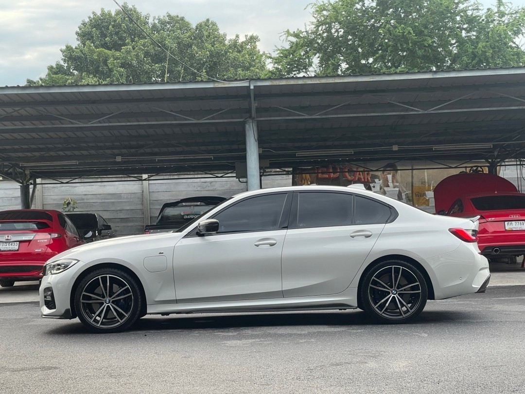 2020 BMW 330e Msport สีขาว (รูปที่ 8)