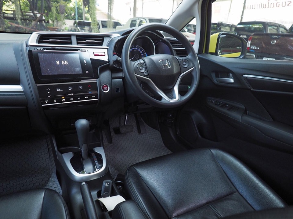 Honda Jazz GK ปี 2015 สีเหลือง (รูปที่ 6)