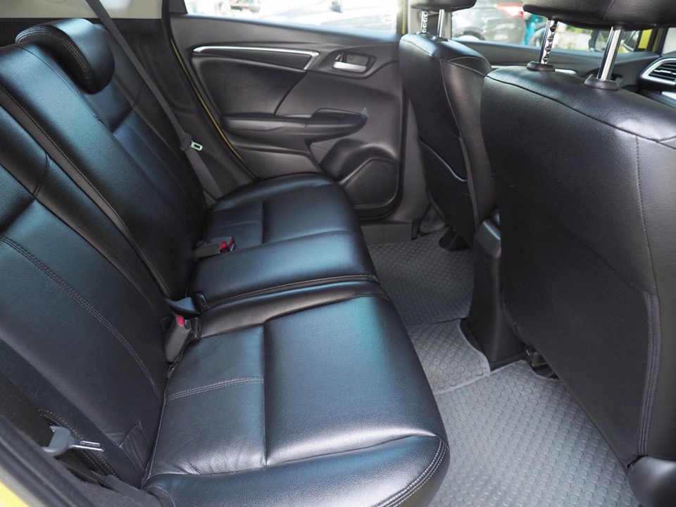 Honda Jazz GK ปี 2015 สีเหลือง (รูปที่ 8)
