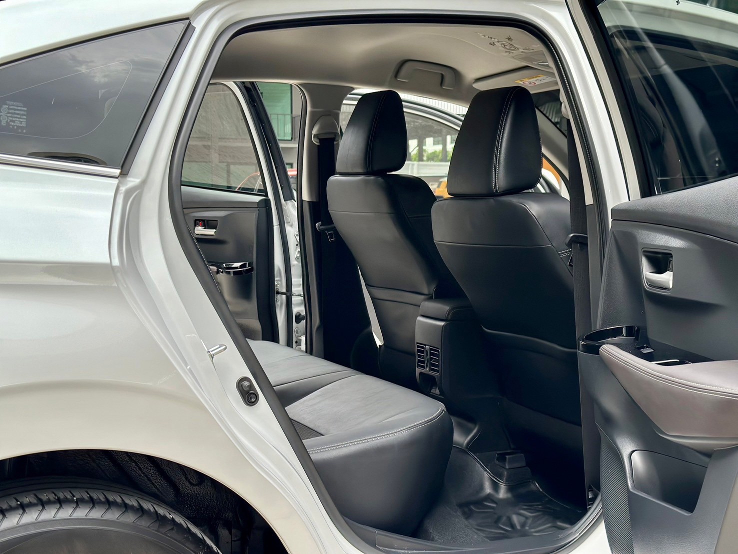 Toyota Yaris Ativ 1.2 Premium ปี 2023 ไมล์แท้แค่ 6 พันโล ❗️ราคามือสองแต่ สภาพป้ายแดง (รูปที่ 21)