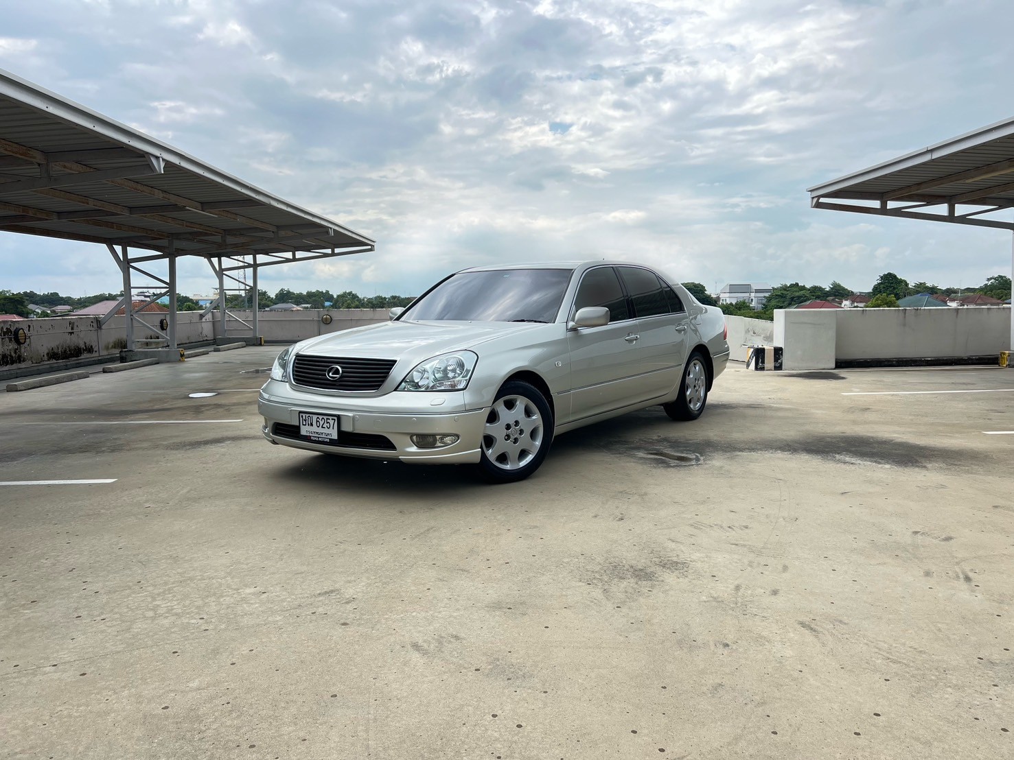 2003 Lexus Gen3 LS430 สีทอง (รูปที่ 2)