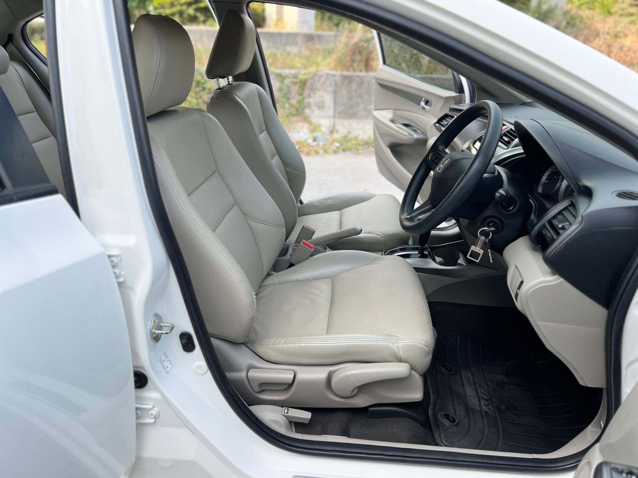 Honda City รุ่น V 1500cc. เกียร์ออโต้ ปี2013 จัดเต็ม ไมล์แท้ 50,000 km. (รูปที่ 5)