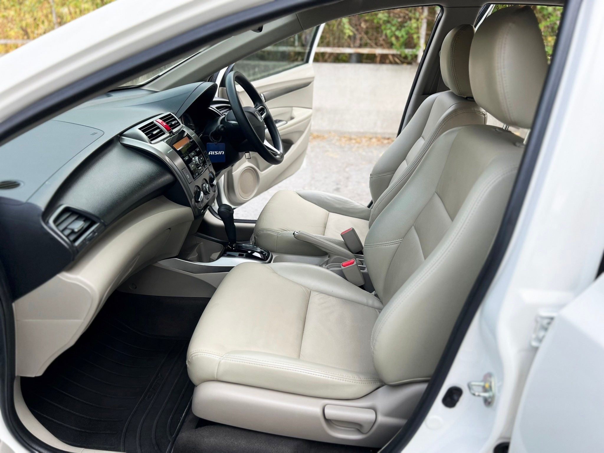 Honda City รุ่น V 1500cc. เกียร์ออโต้ ปี2013 จัดเต็ม ไมล์แท้ 50,000 km. (รูปที่ 7)