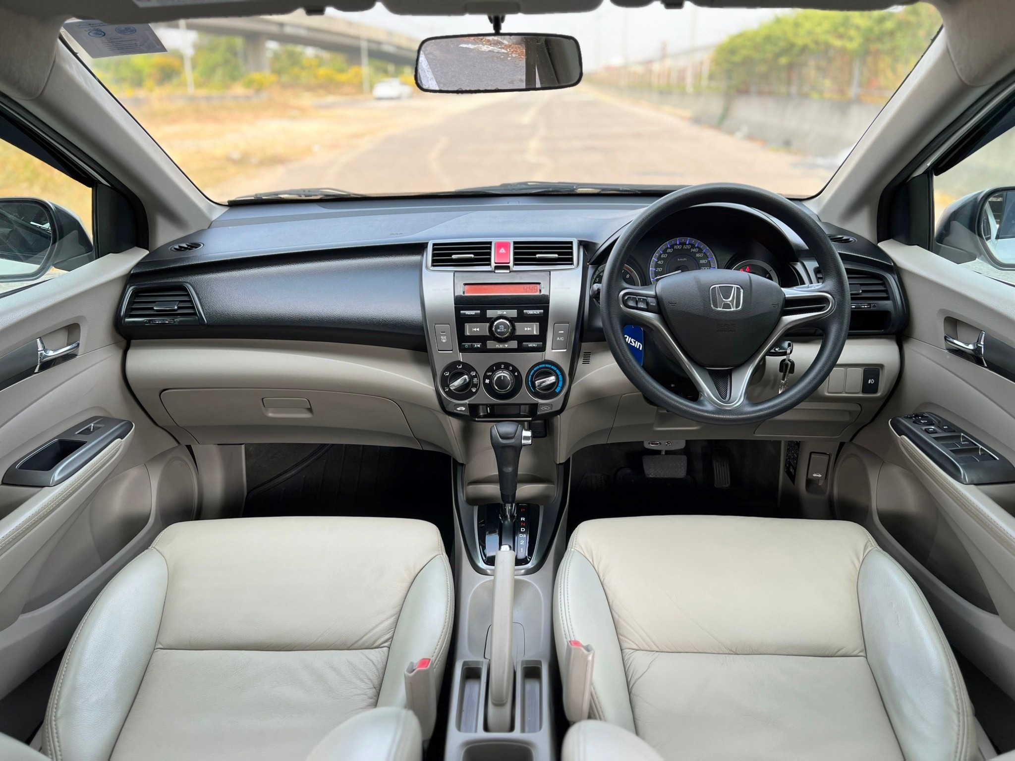 Honda City รุ่น V 1500cc. เกียร์ออโต้ ปี2013 จัดเต็ม ไมล์แท้ 50,000 km. (รูปที่ 8)