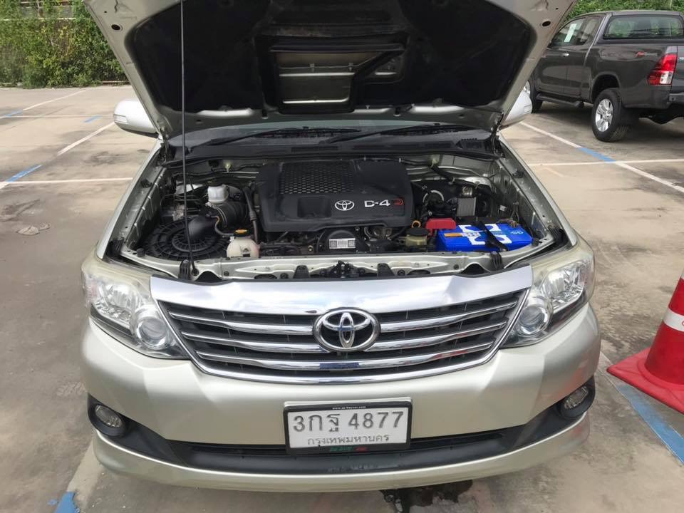 Toyota Fortuner GEN 1 ไมเนอร์เชนจ์ 2 ปี 2013 สีเทา (รูปที่ 4)