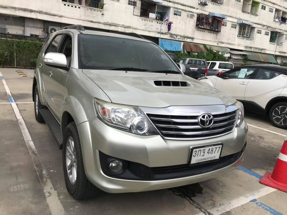 Toyota Fortuner GEN 1 ไมเนอร์เชนจ์ 2 ปี 2013 สีเทา