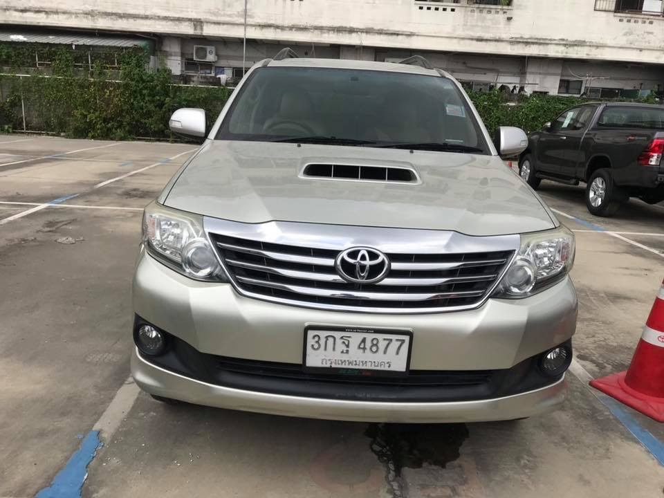 Toyota Fortuner GEN 1 ไมเนอร์เชนจ์ 2 ปี 2013 สีเทา (รูปที่ 2)