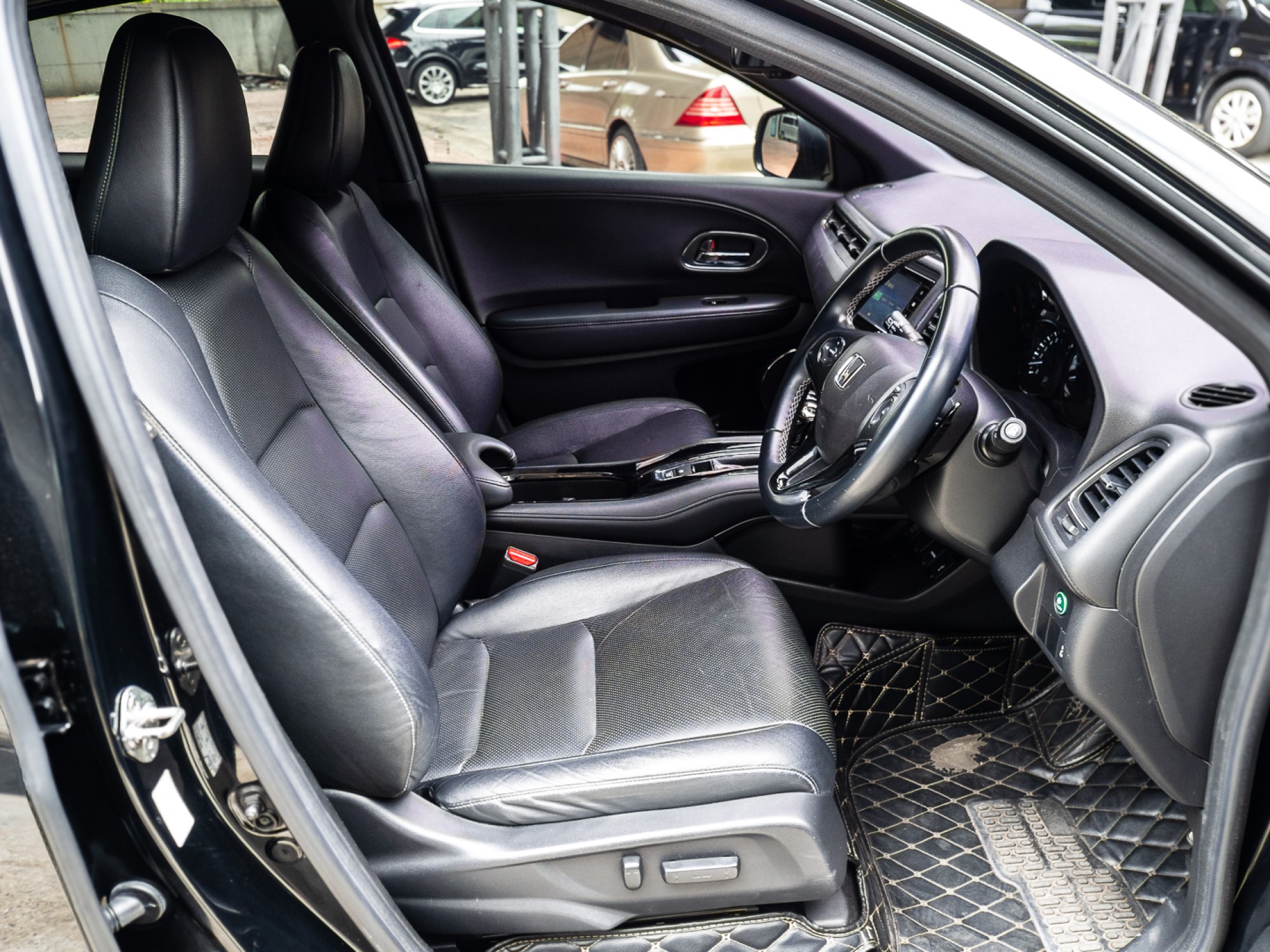 2019 Honda HR-V สีดำ (รูปที่ 8)