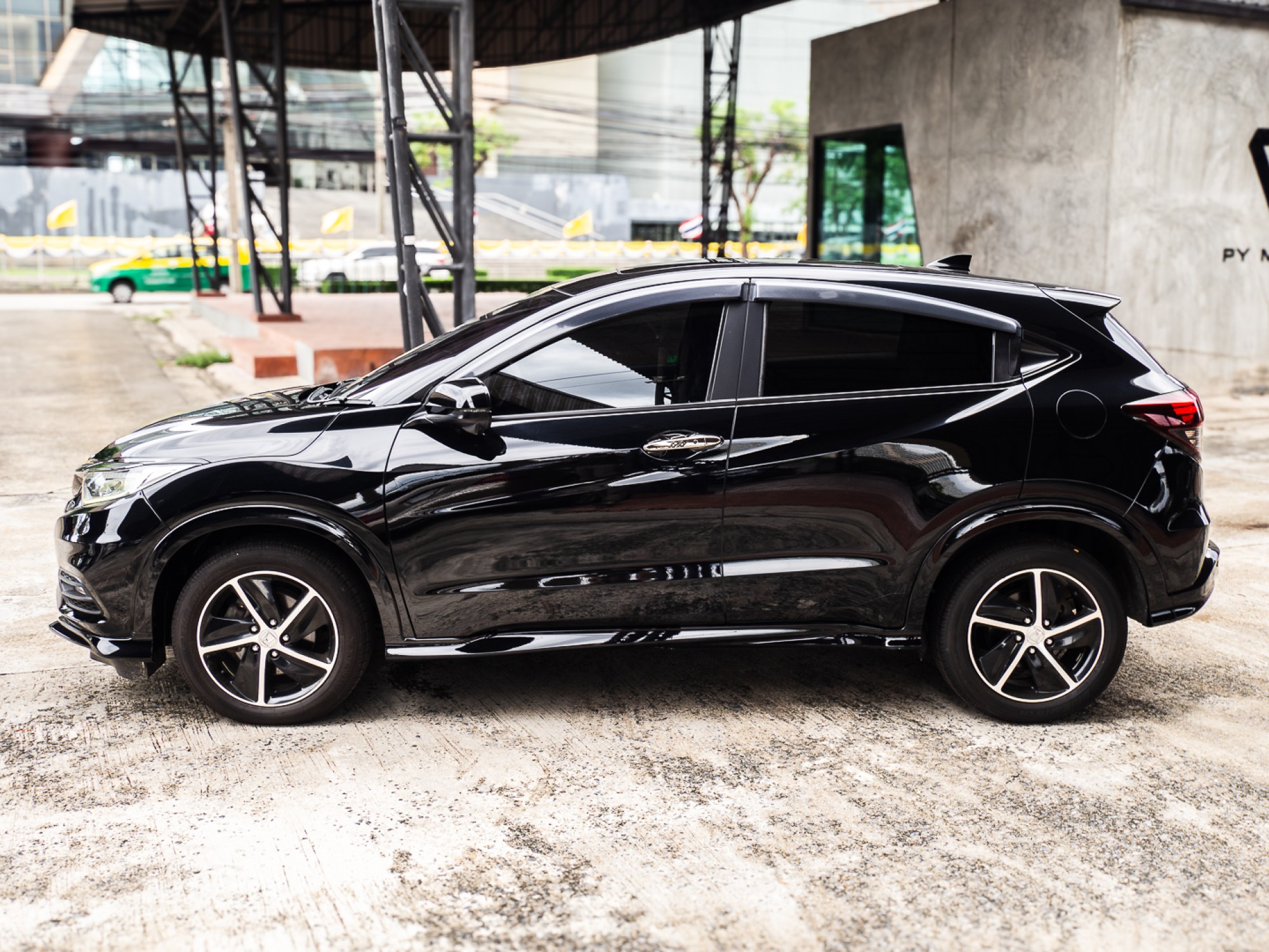2019 Honda HR-V สีดำ (รูปที่ 4)
