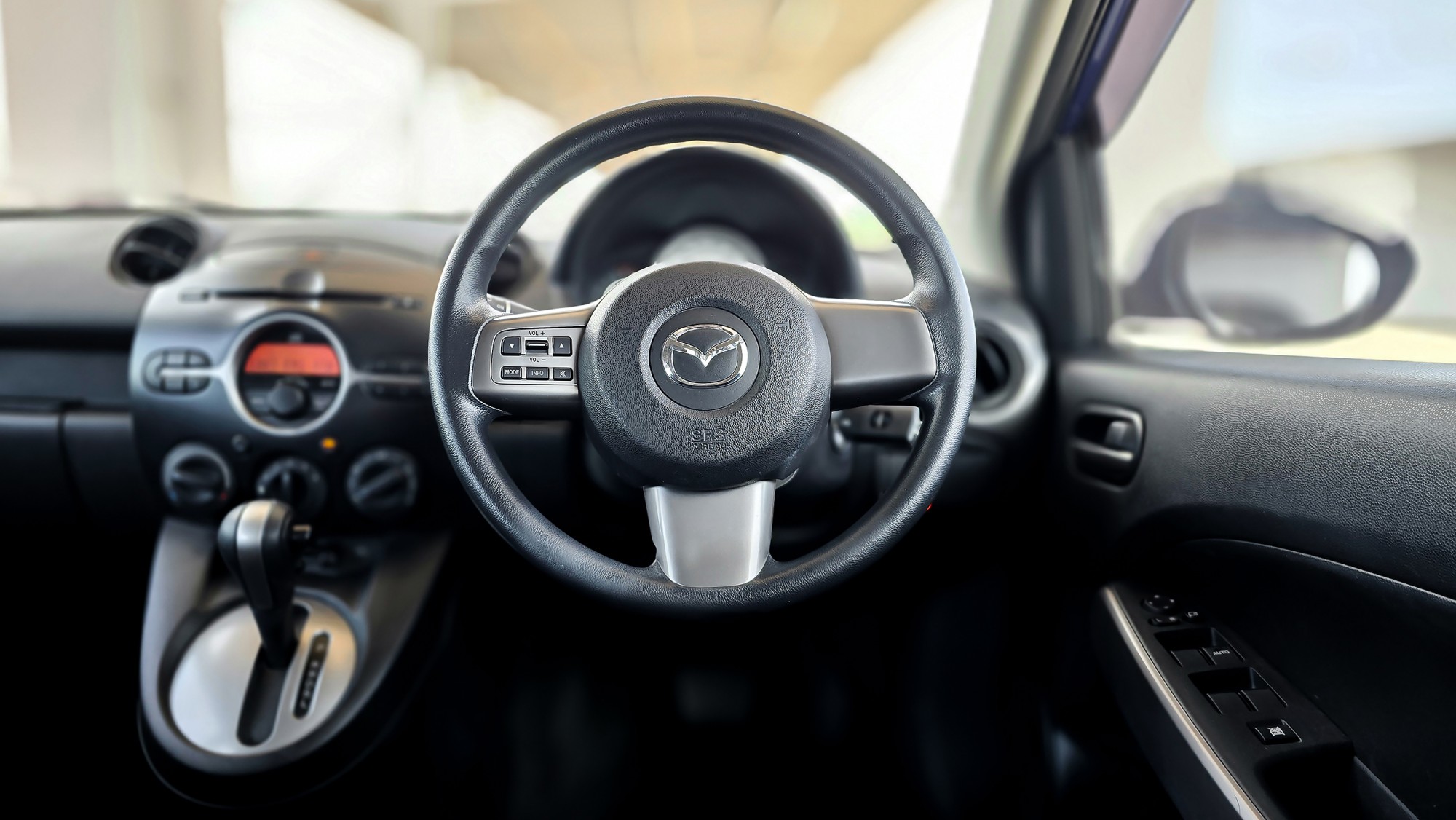 MAZDA2​ Hatchback 1.5 Spirit​ Sport A/T ปี 2012 (รูปที่ 6)