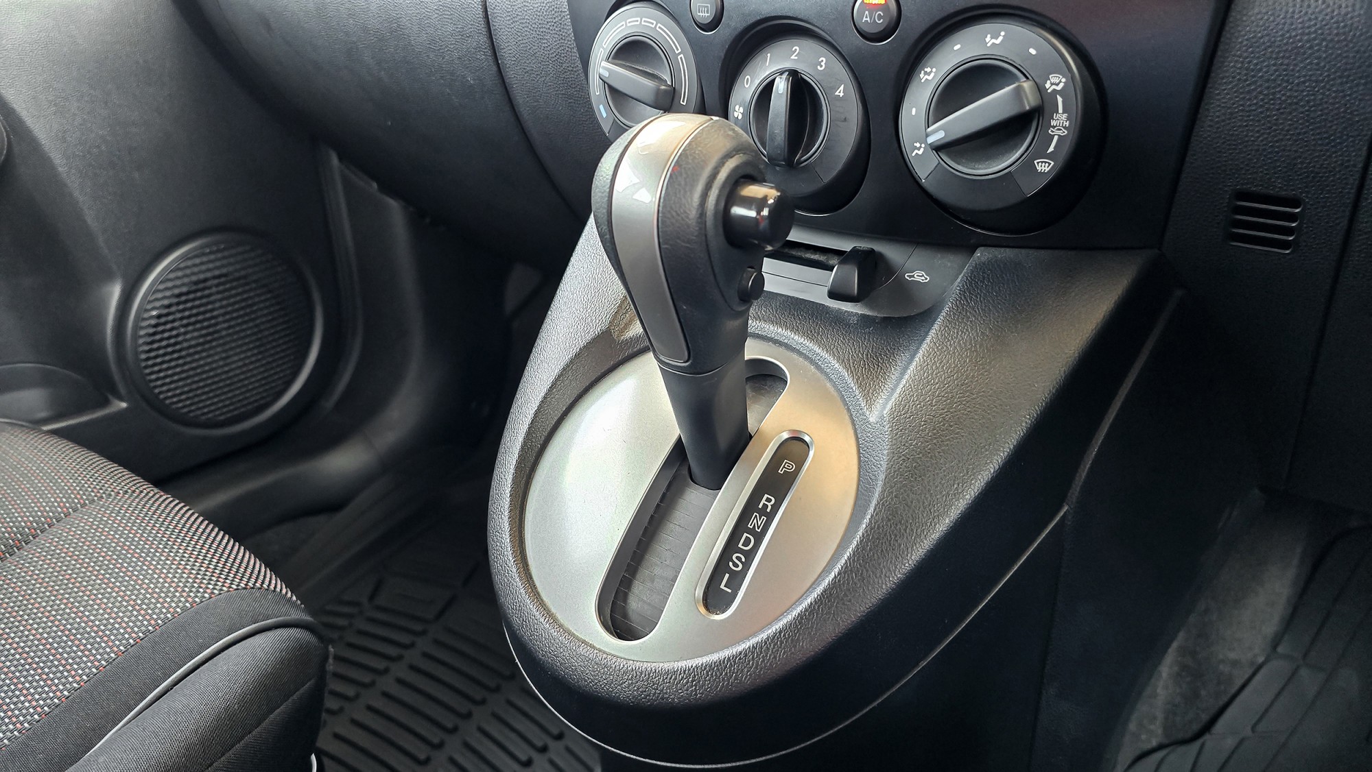 MAZDA2​ Hatchback 1.5 Spirit​ Sport A/T ปี 2012 (รูปที่ 12)