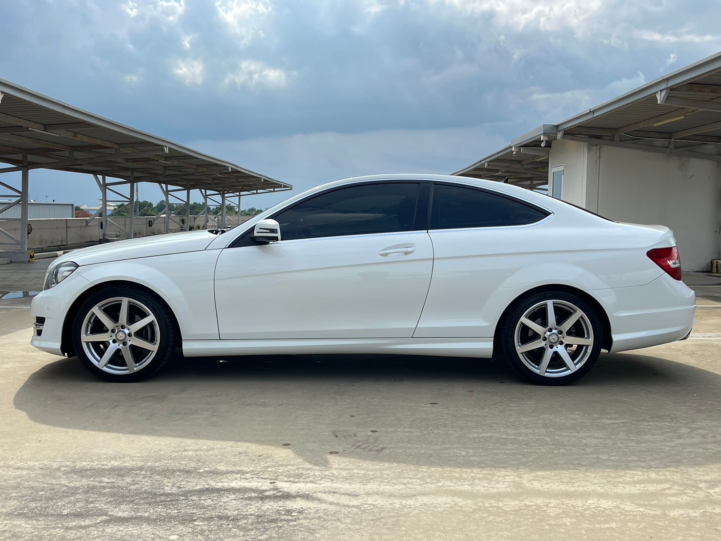 2013 Mercedes-Benz C-Class Coupe C180 สีขาว