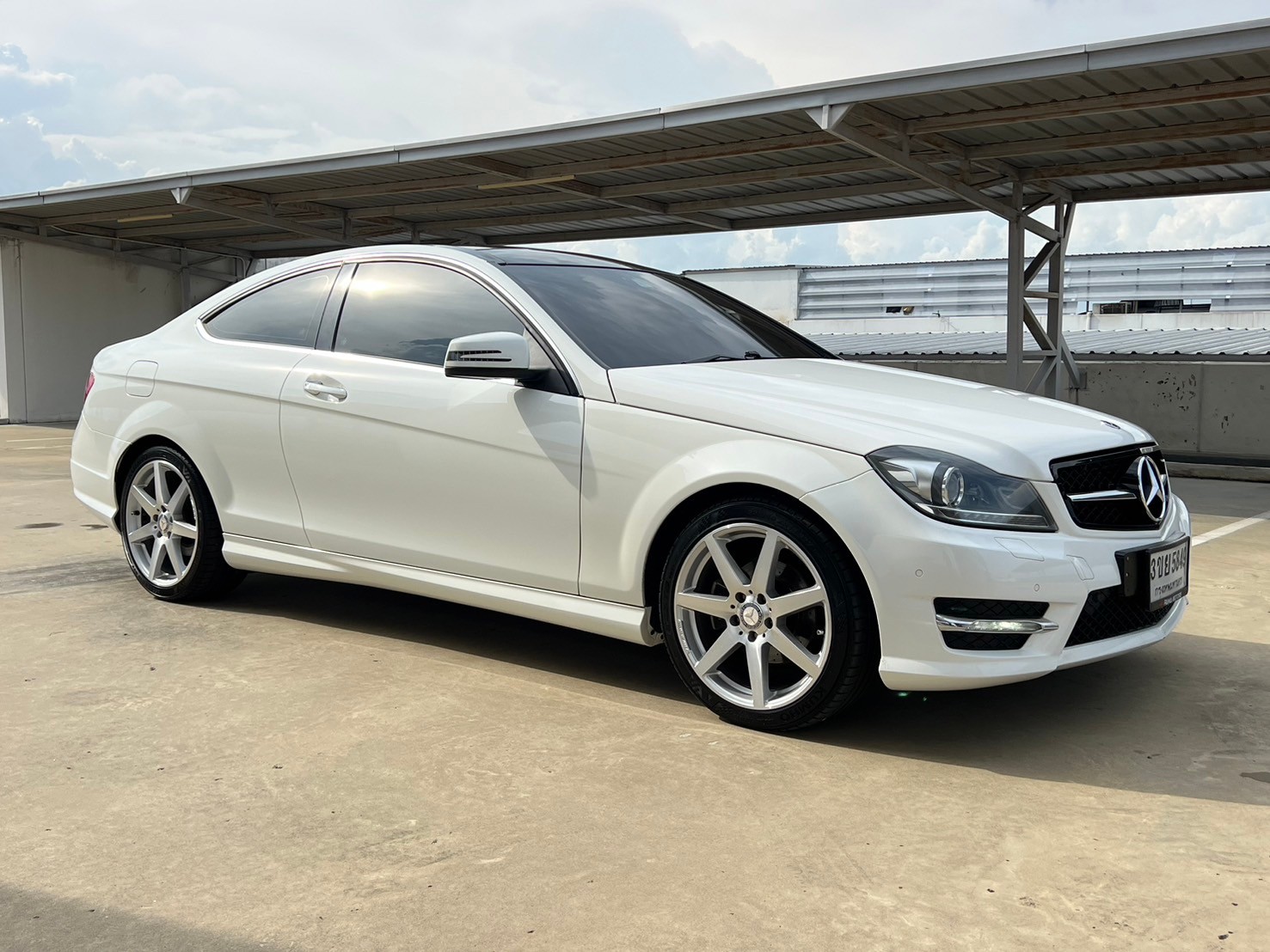 2013 Mercedes-Benz C-Class Coupe C180 สีขาว