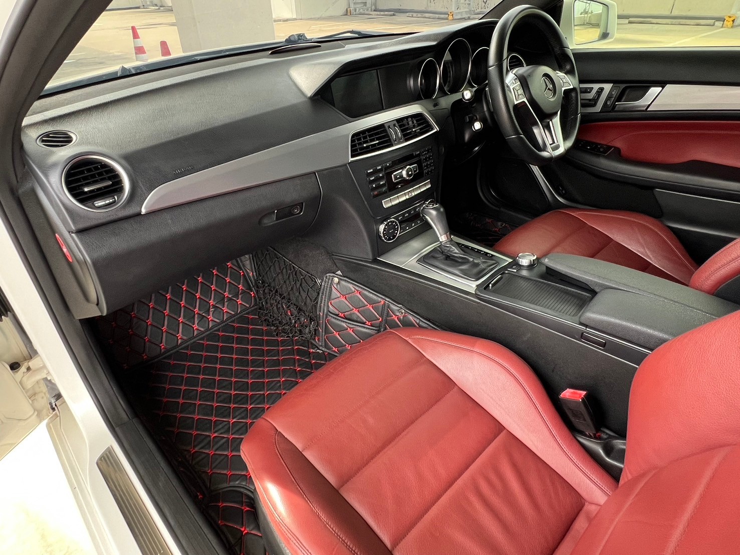 2013 Mercedes-Benz C-Class Coupe C180 สีขาว