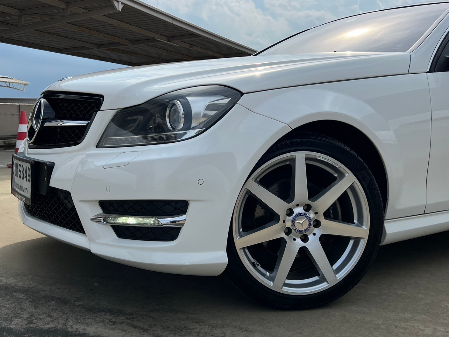 2013 Mercedes-Benz C-Class Coupe C180 สีขาว