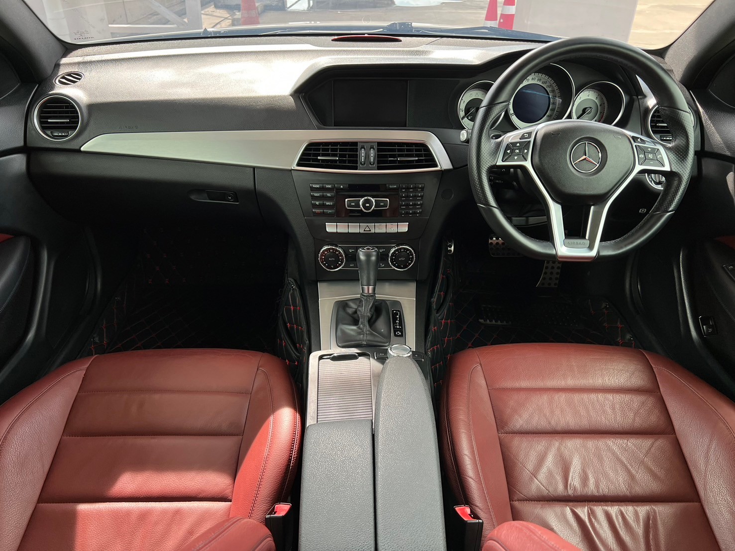 2013 Mercedes-Benz C-Class Coupe C180 สีขาว